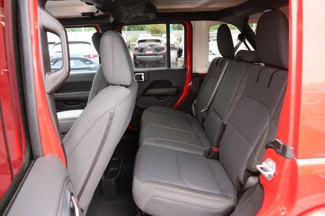 Used 2025 Jeep Wrangler Unlimited Sahara AWD/4WD image 9