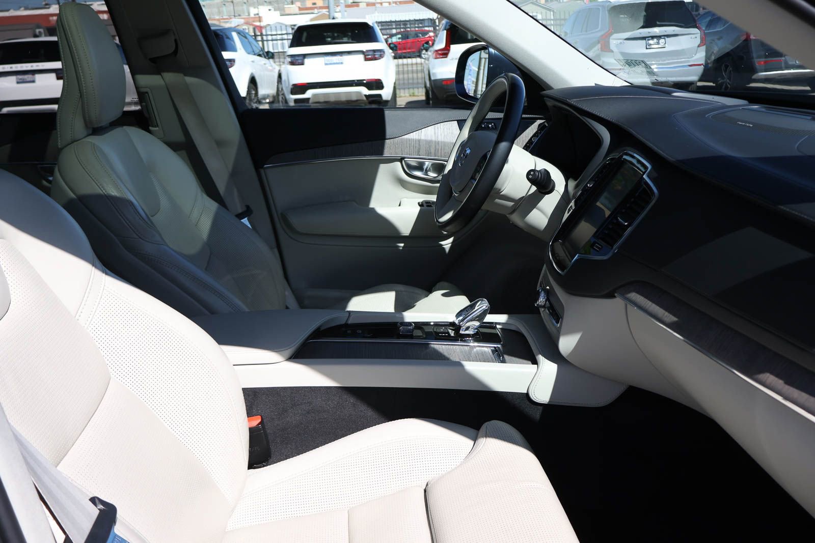 Used 2023 Volvo XC90 B6 Ultimate w/ Protection Package Premier AWD/4WD image 18