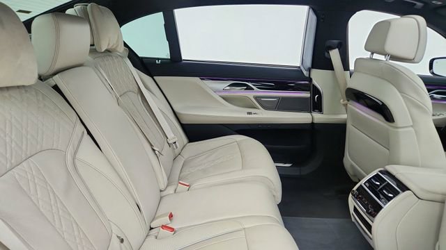 Used 2022 BMW 740i w/ M Sport Package image 24