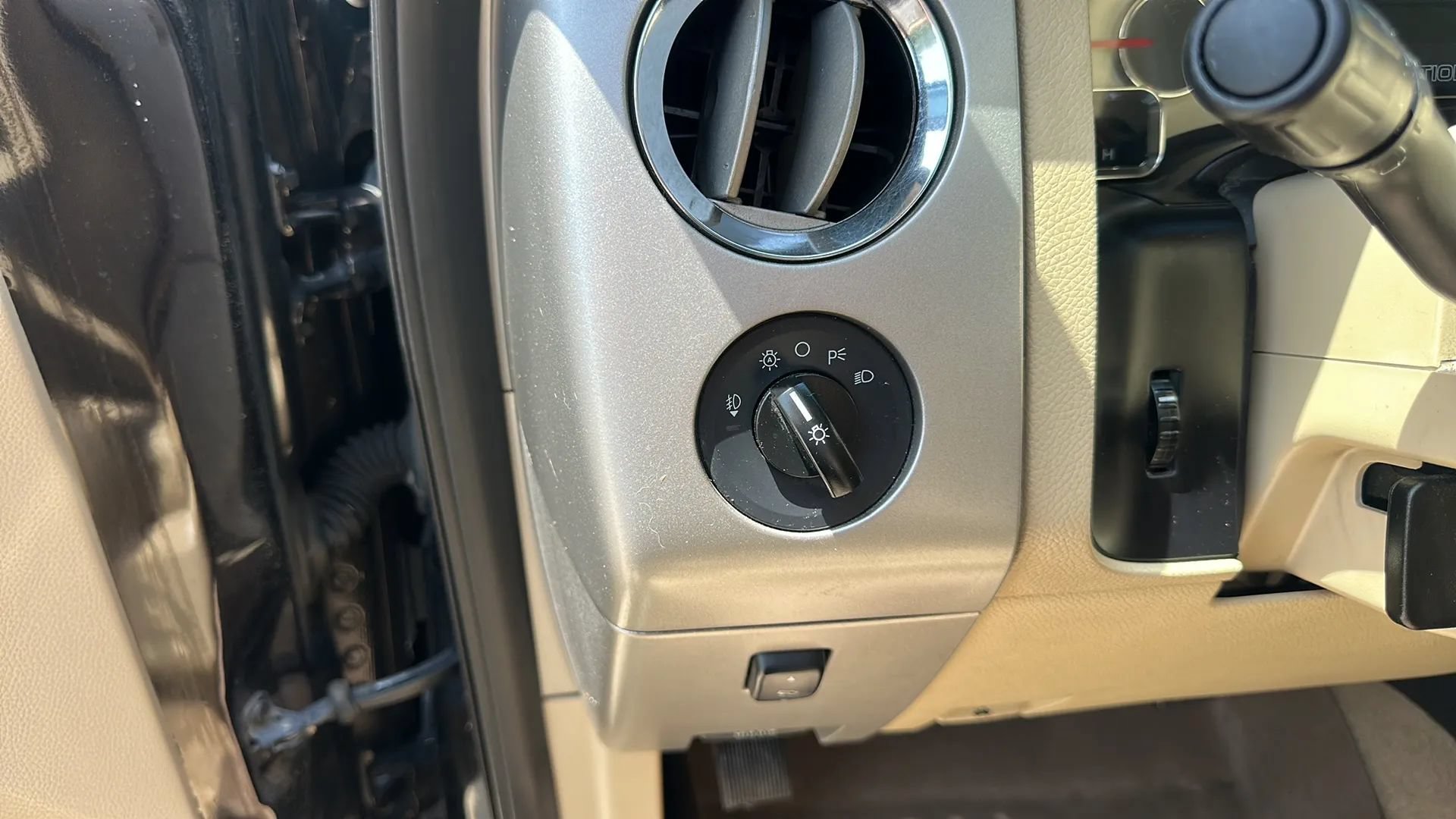 Used 2013 Ford Expedition XLT RWD image 17