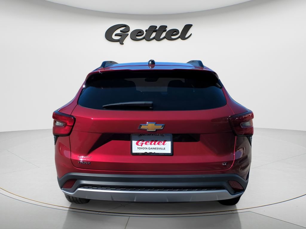 Used 2025 Chevrolet Trax LT w/ LT Convenience Package image 6
