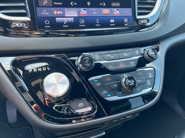 Used 2025 Chrysler Pacifica Select FWD image 20