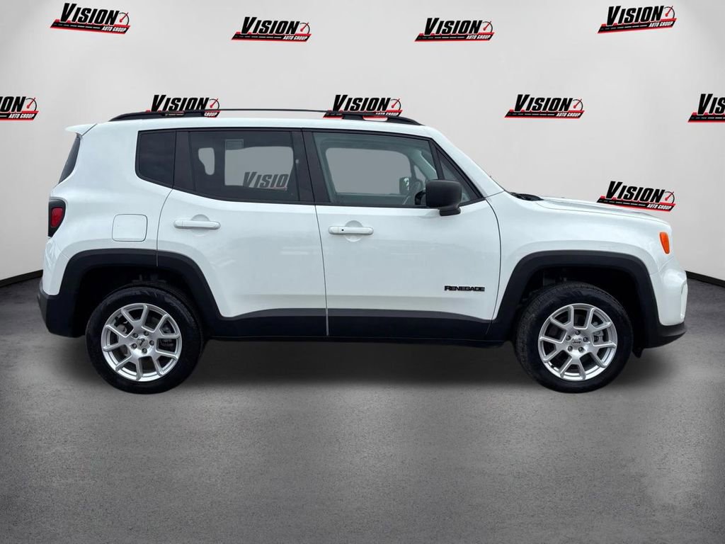 Used 2022 Jeep Renegade Latitude image 4