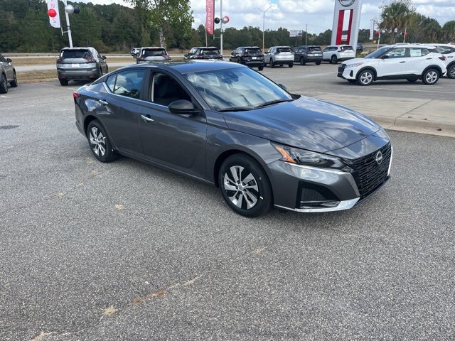 Used 2025 Nissan Altima 2.5 S image 1