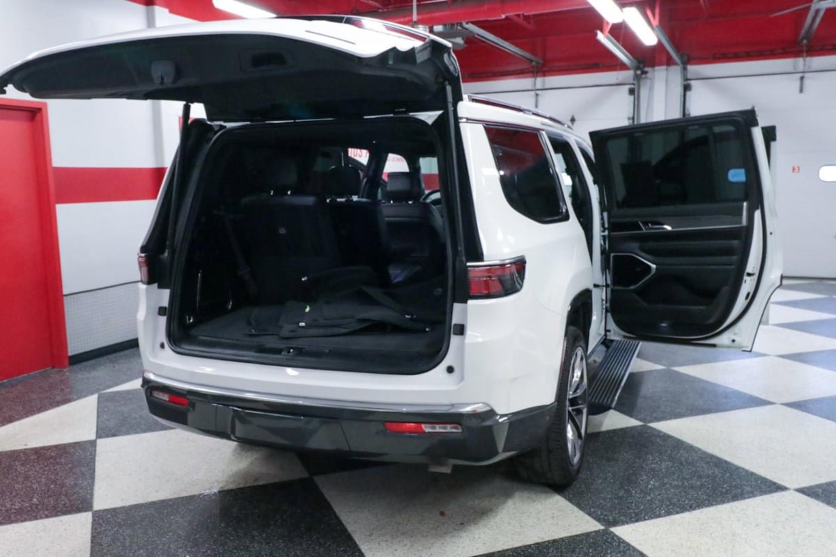Used 2022 Jeep Wagoneer Series III w/ Premium Group I RWD image 32