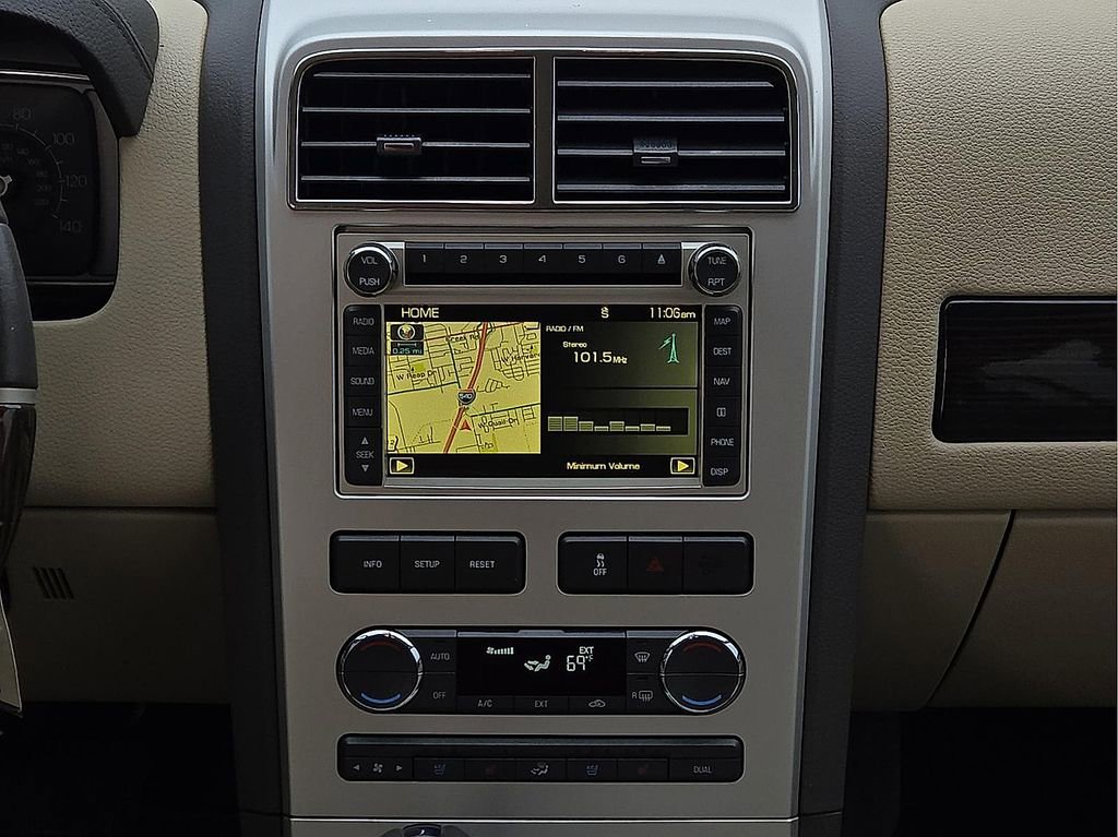 Used 2010 Lincoln MKX Base image 12