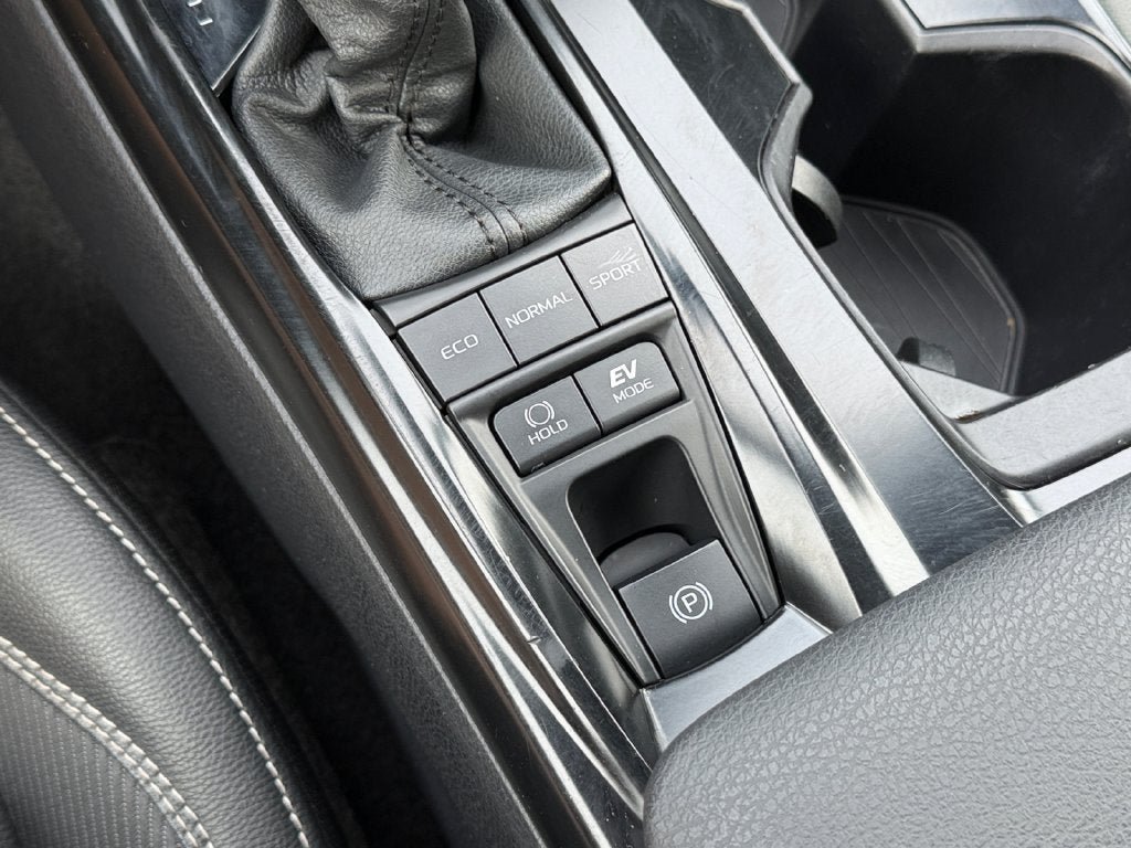 Used 2025 Toyota Camry SE FWD image 38