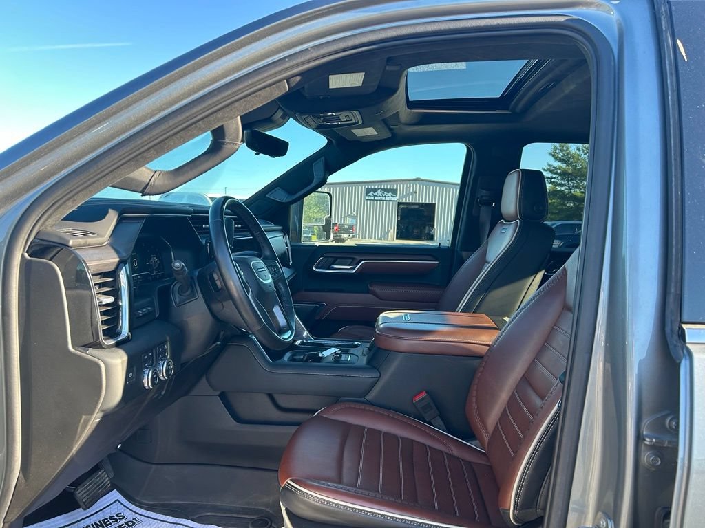 Used 2024 GMC Sierra 2500 Denali Ultimate AWD/4WD image 4