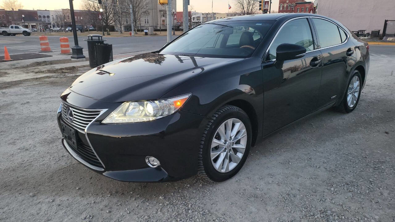 Used 2014 Lexus ES 300h w/ Luxury Package w/Bamboo Trim FWD image 2