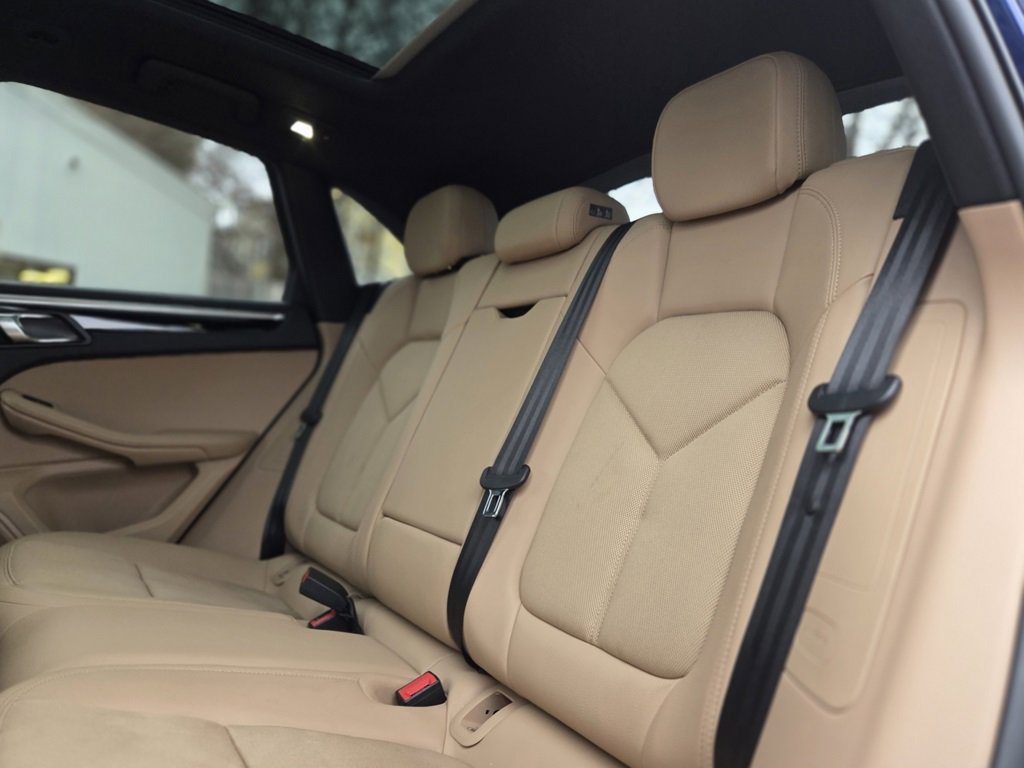 Used 2023 Porsche Macan AWD image 23