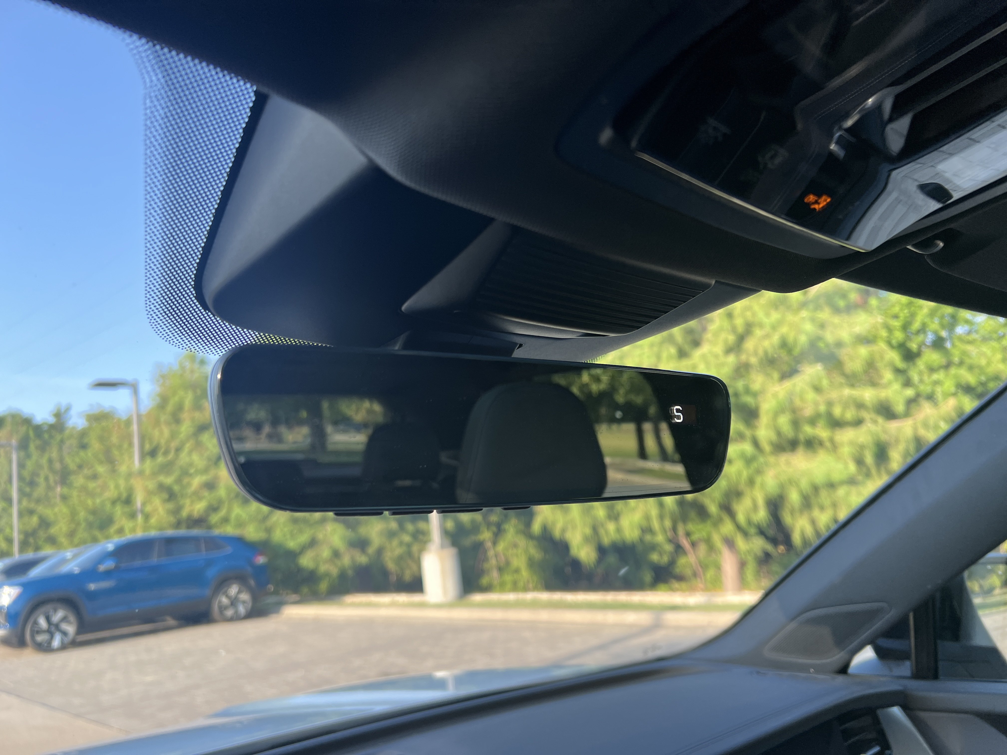 Certified 2025 Volkswagen Tiguan SE R-Line FWD image 23