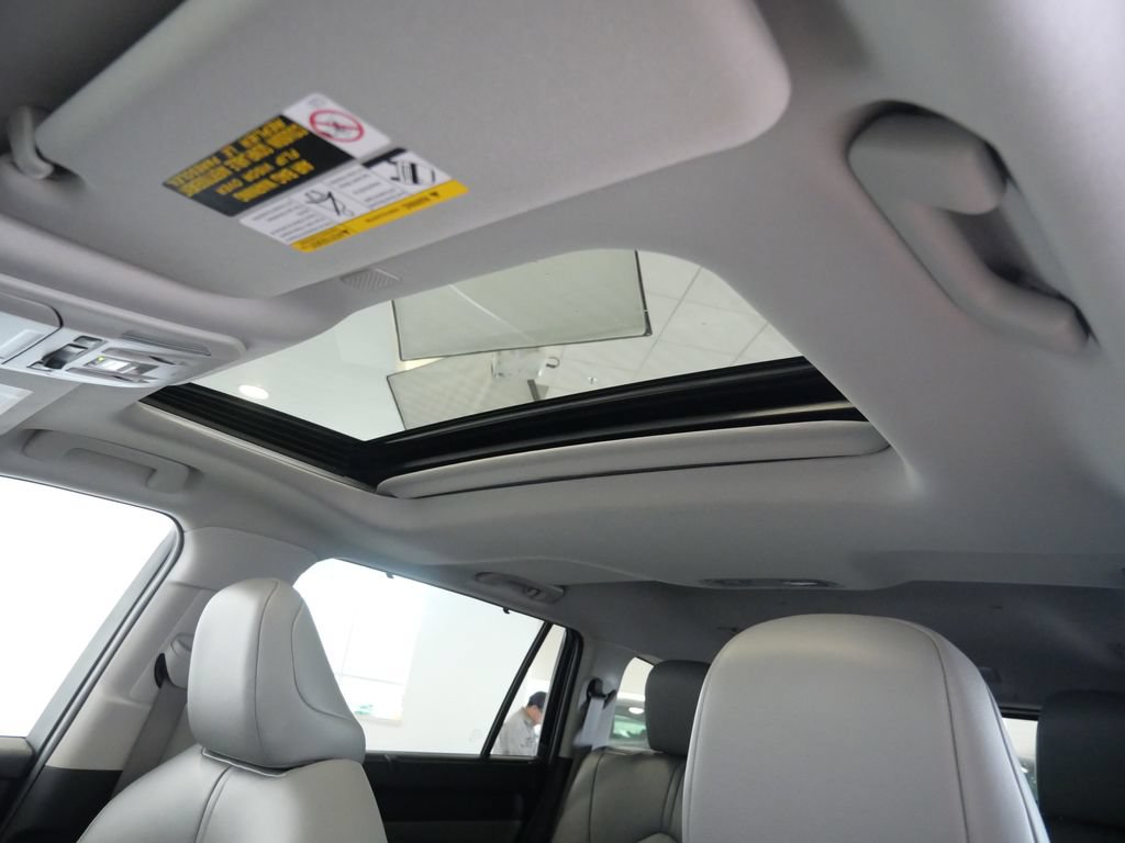 Used 2022 Toyota Highlander XLE AWD/4WD image 27