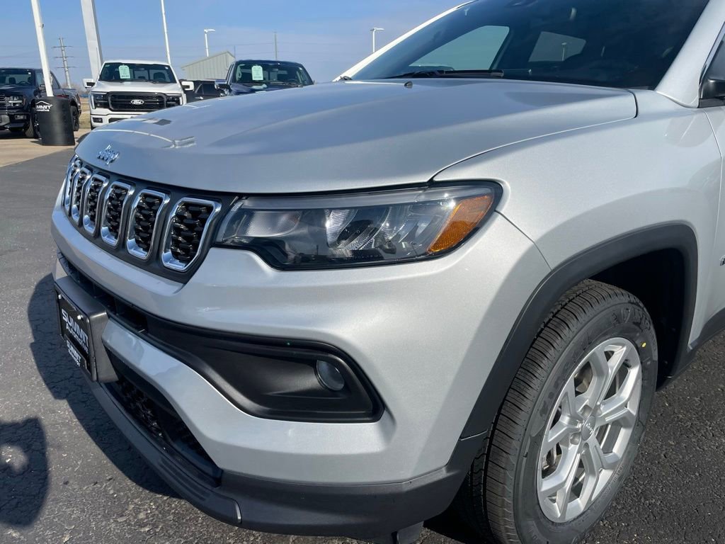 Used 2024 Jeep Compass Latitude AWD/4WD image 24