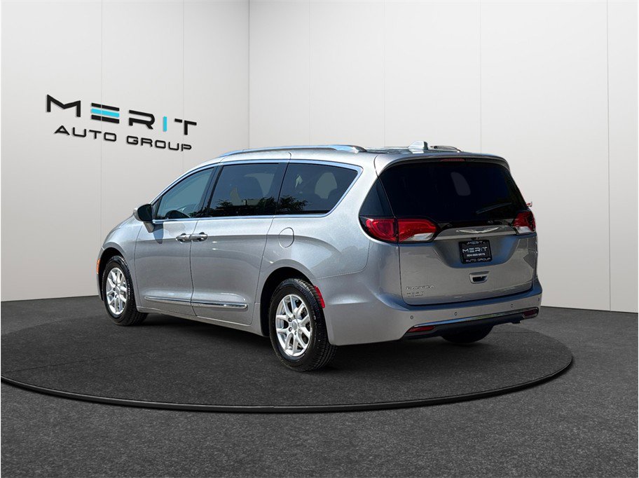Used 2020 Chrysler Pacifica Touring-L FWD image 7