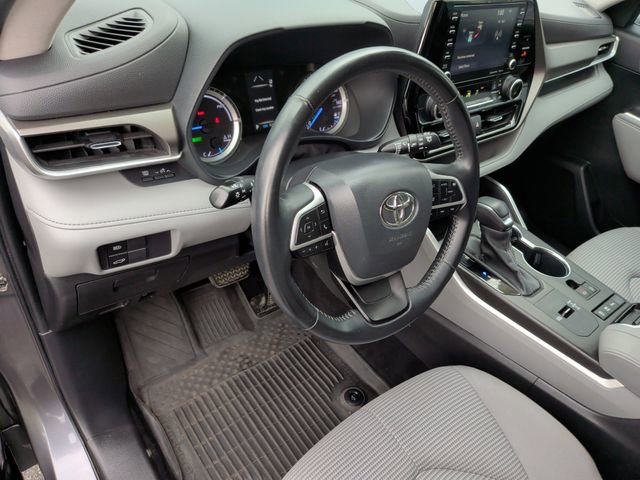 Used 2022 Toyota Highlander LE AWD/4WD image 16