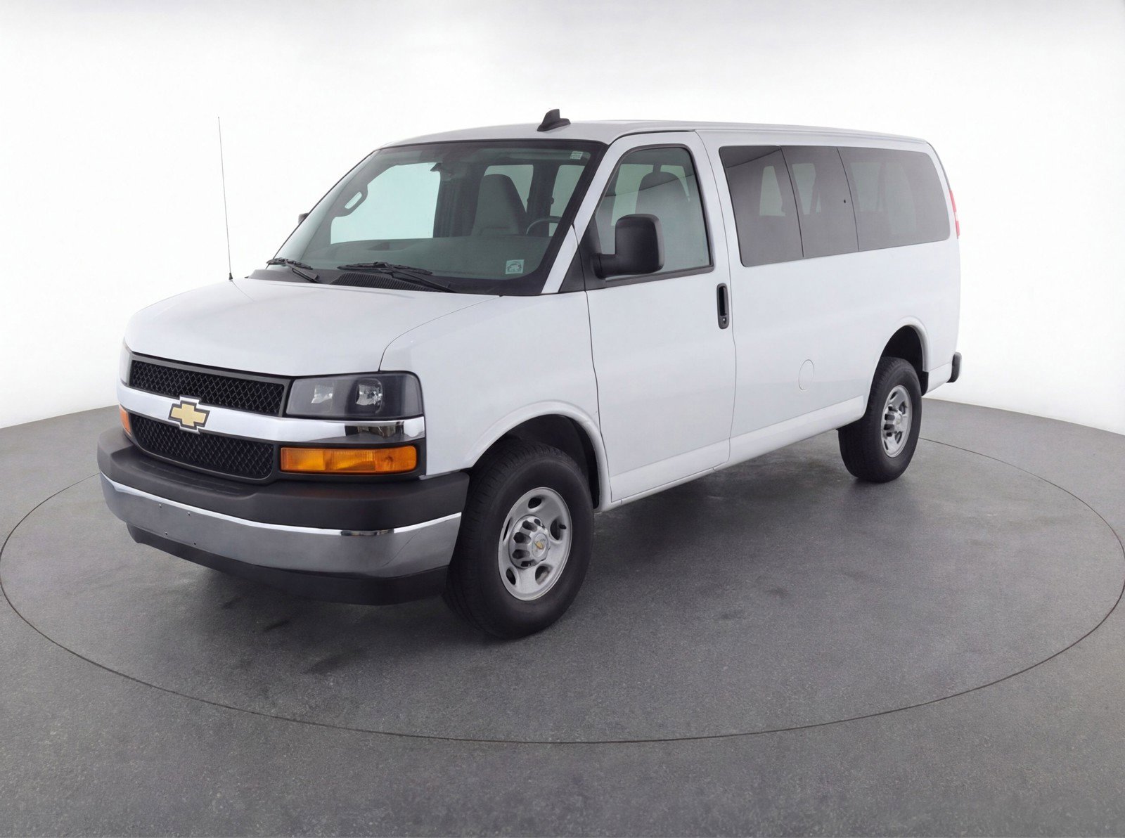Used 2025 Chevrolet Express 3500 LT w/ LT Preferred Equipment Group RWD image 3