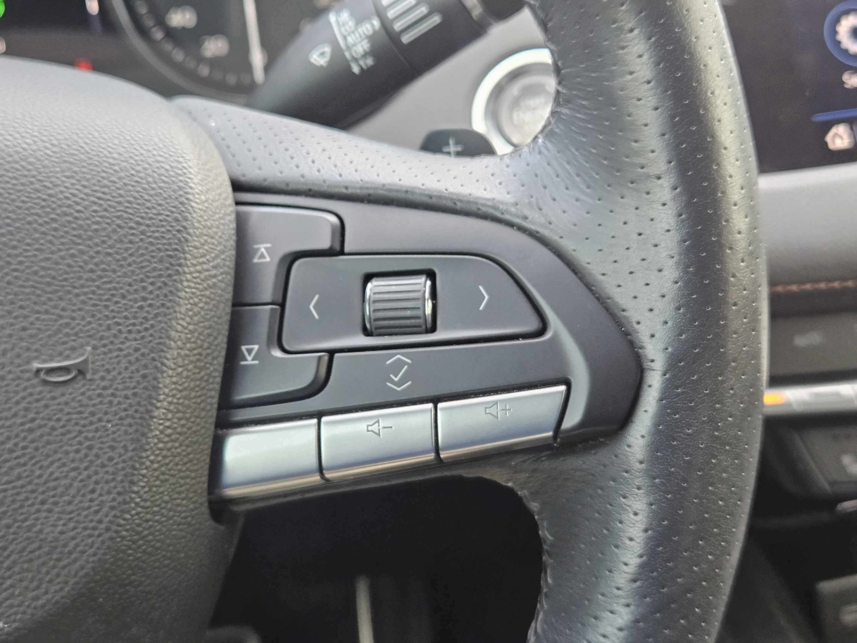Used 2023 Cadillac XT4 Sport FWD image 22