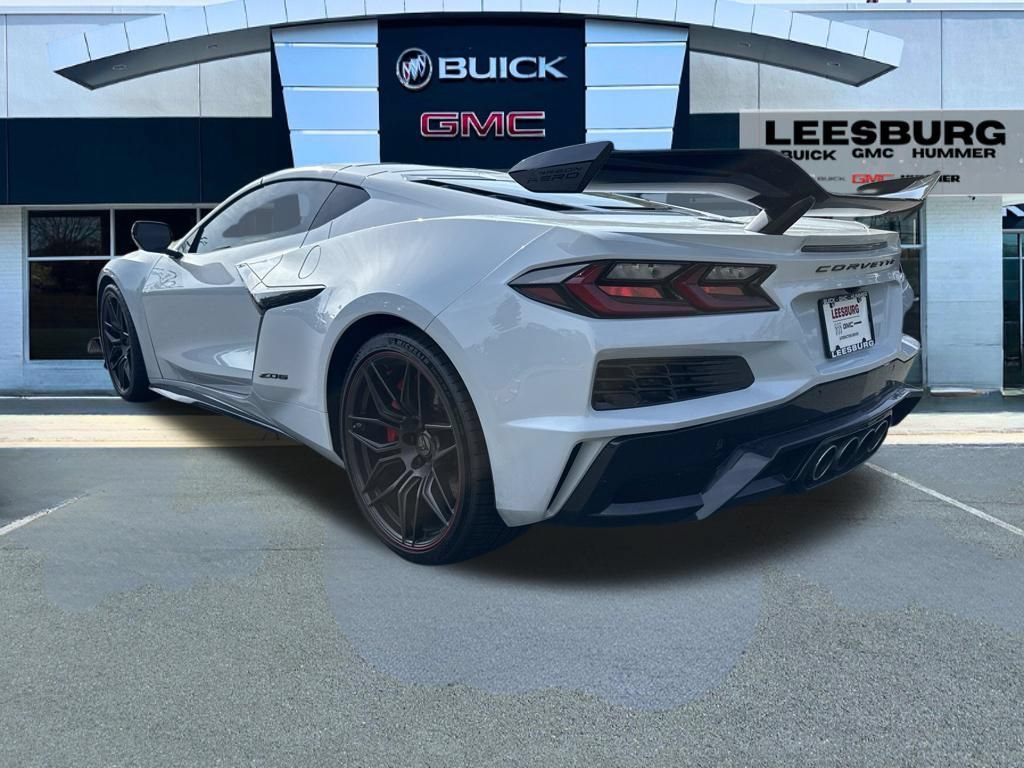 Used 2023 Chevrolet Corvette Z06 w/ Z07 Performance Package RWD image 5