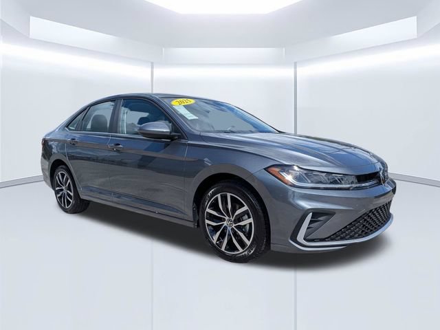 Used 2025 Volkswagen Jetta SE FWD image 1