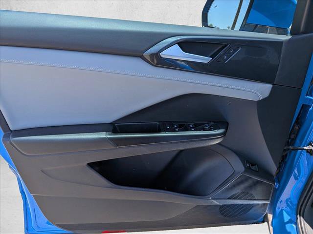 Used 2022 Volkswagen Taos SEL w/ Panoramic Sunroof Package FWD image 10