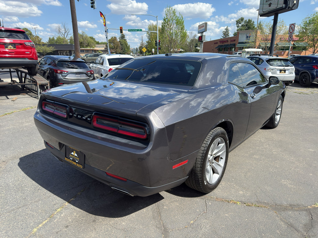 Used 2015 Dodge Challenger SXT image 5