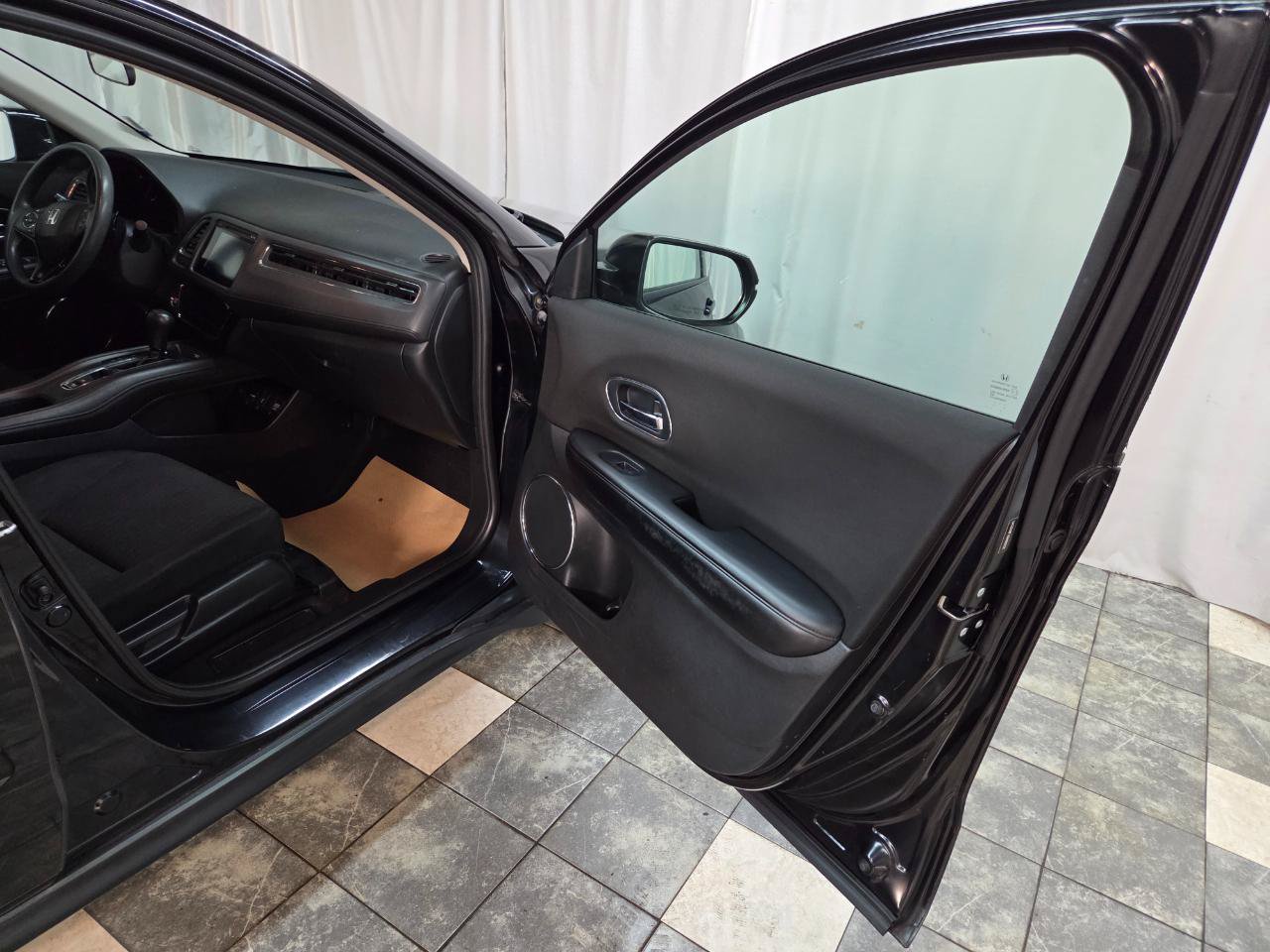 Used 2018 Honda HR-V EX image 10