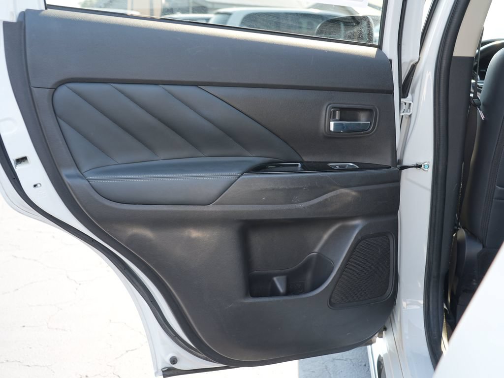 Used 2018 Mitsubishi Outlander GT AWD/4WD image 18
