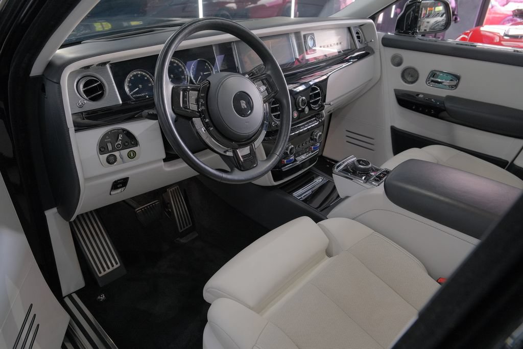 Used 2022 Rolls-Royce Phantom Sedan w/ The Phantom Package RWD image 34