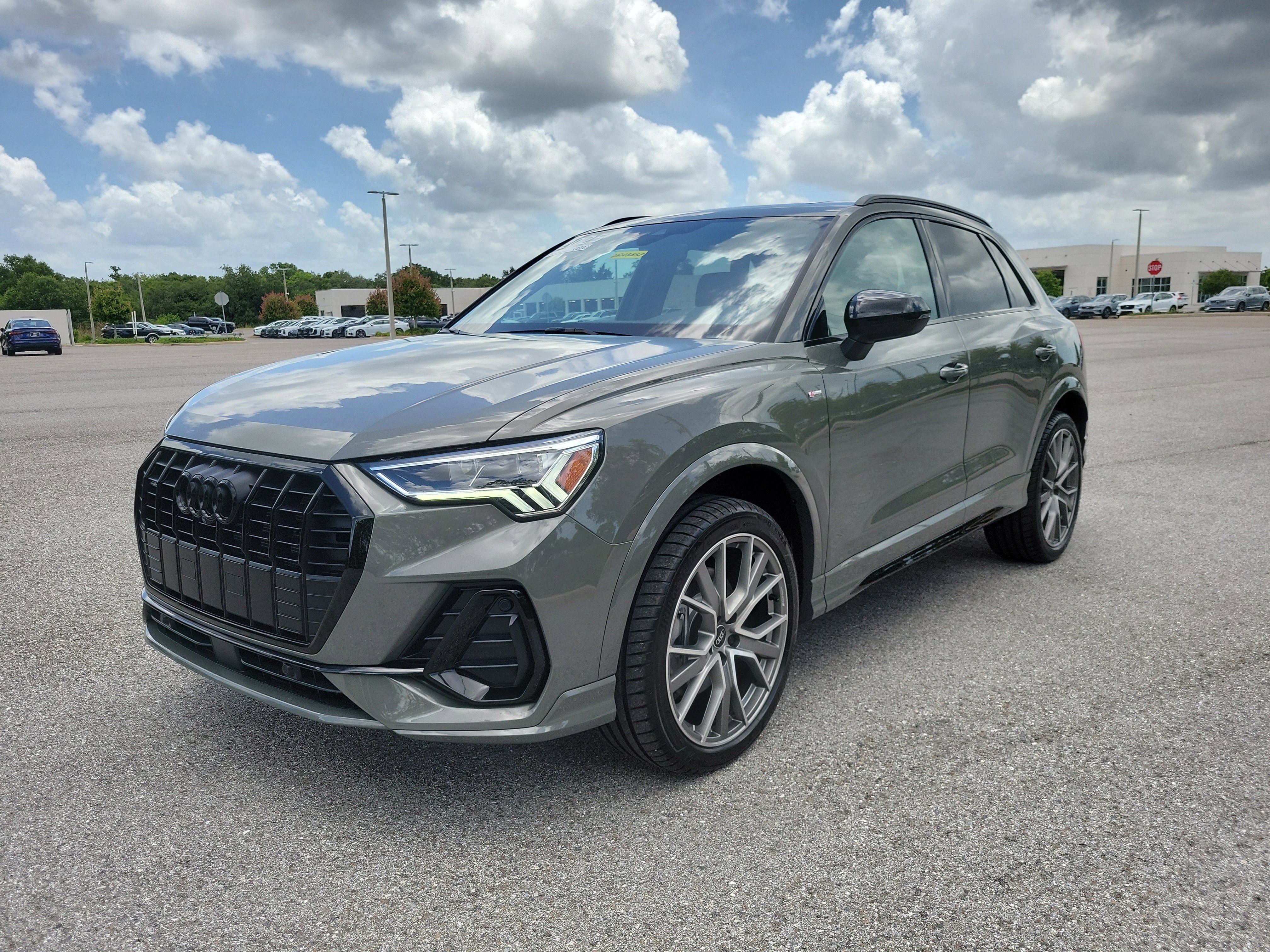Used 2025 Audi Q3 2.0T Premium Plus w/ Premium Plus Package AWD/4WD image 8