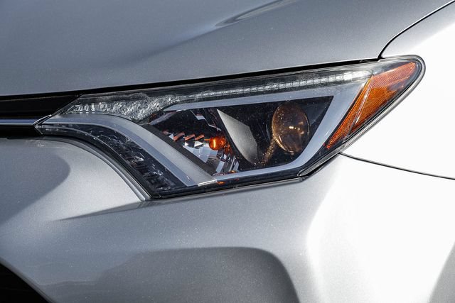 Used 2016 Toyota RAV4 XLE AWD/4WD image 8