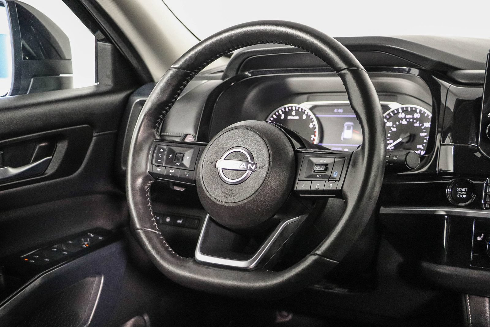 Used 2025 Nissan Pathfinder SL FWD image 15
