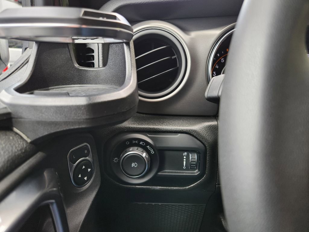 Used 2023 Jeep Wrangler Sport S image 15