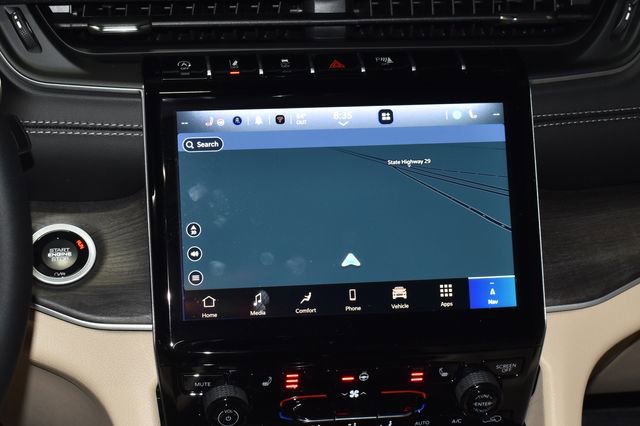 New 2025 Jeep Grand Cherokee Limited w/ Trailer Tow Package image 16