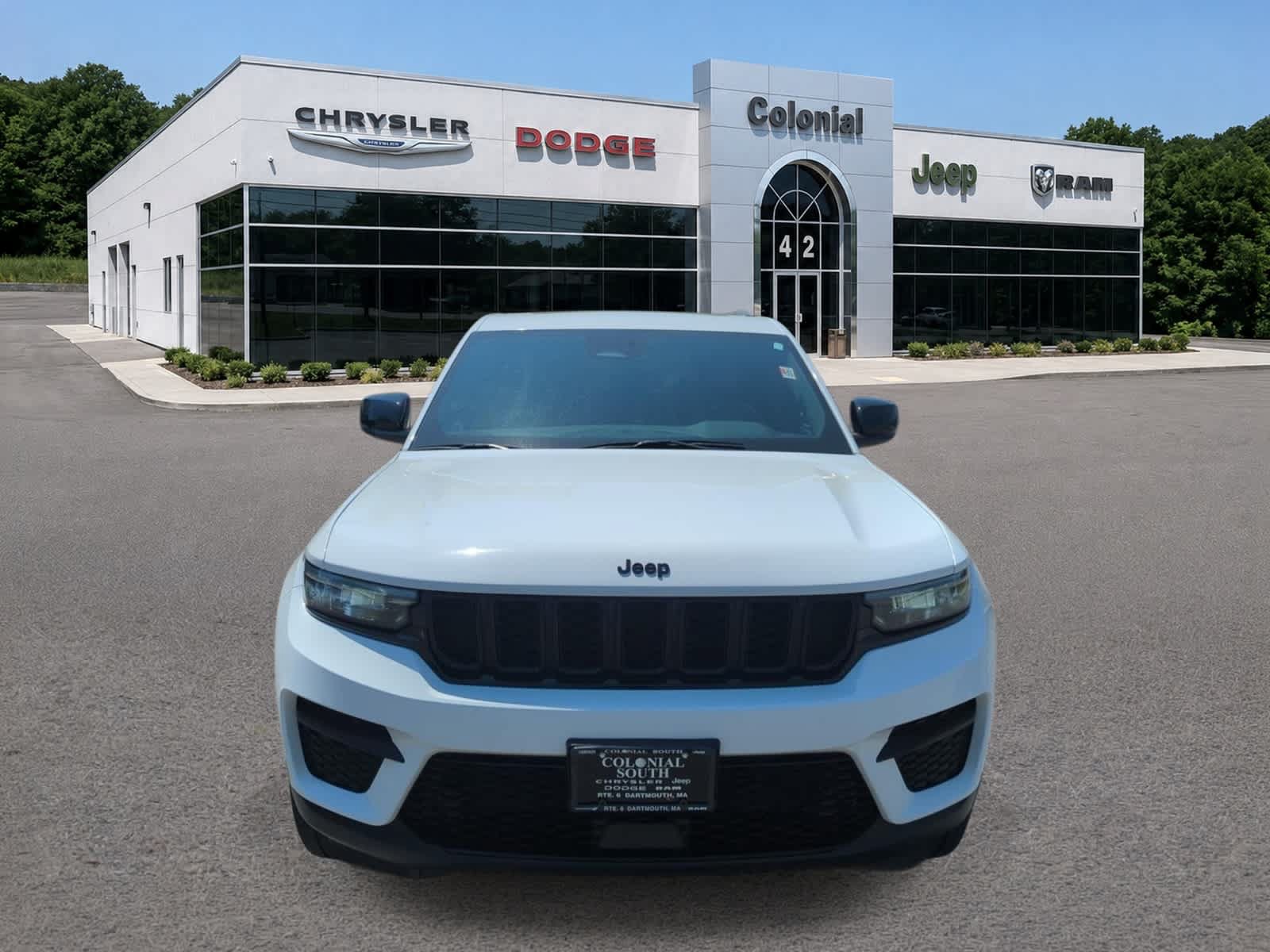 Used 2023 Jeep Grand Cherokee Altitude AWD/4WD image 9