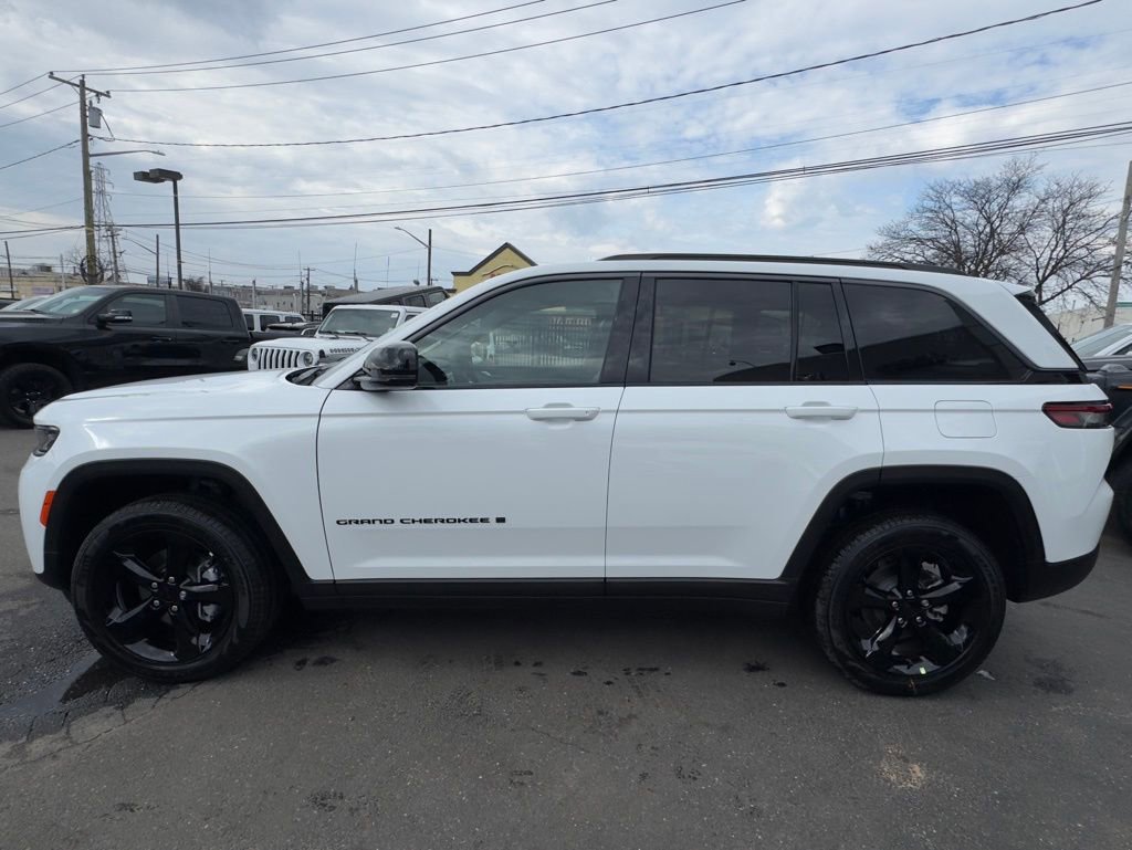 New 2026 Jeep Grand Cherokee Limited w/ Limited Altitude Package image 4