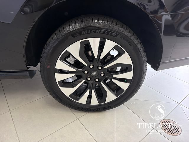 Certified 2025 Ford Expedition Platinum w/ Driver's Package AWD/4WD image 33