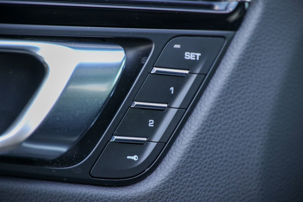 Certified 2025 Porsche Macan image 23