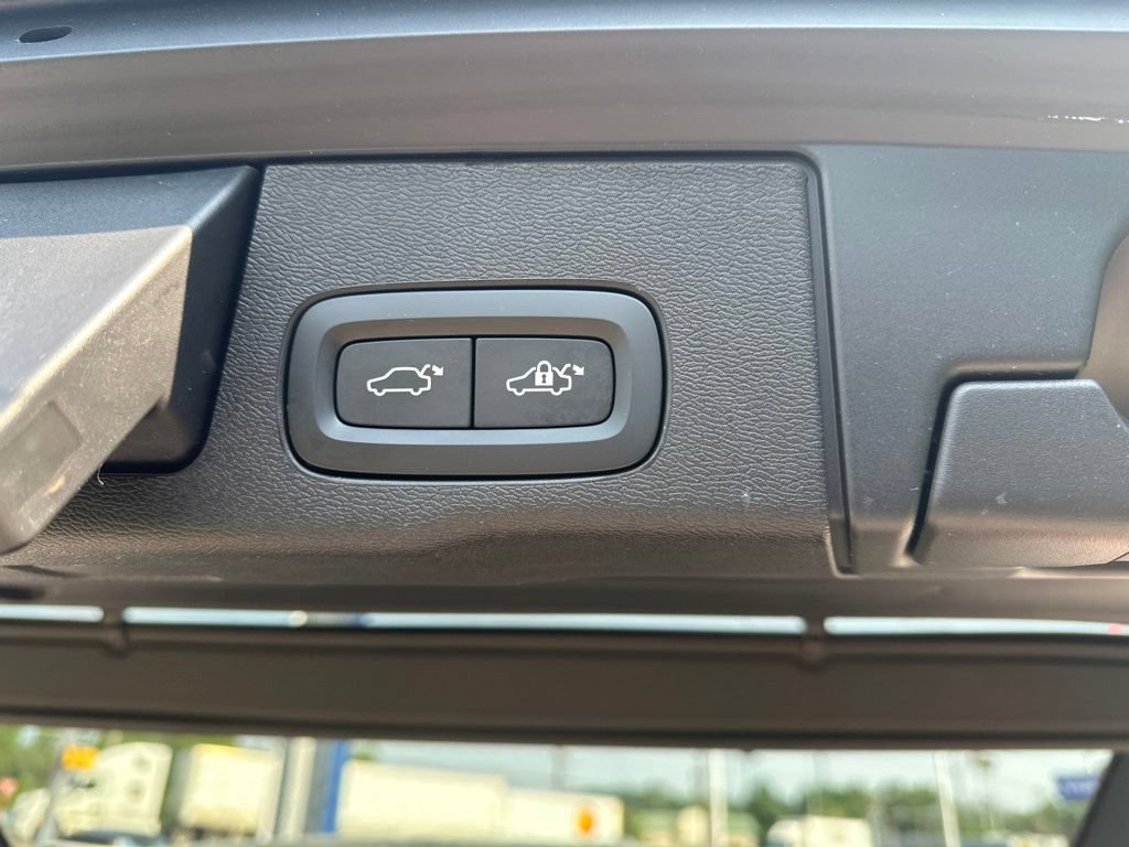 Certified 2025 Volvo XC60 T8 Core w/ Protection Package Premier AWD/4WD image 40