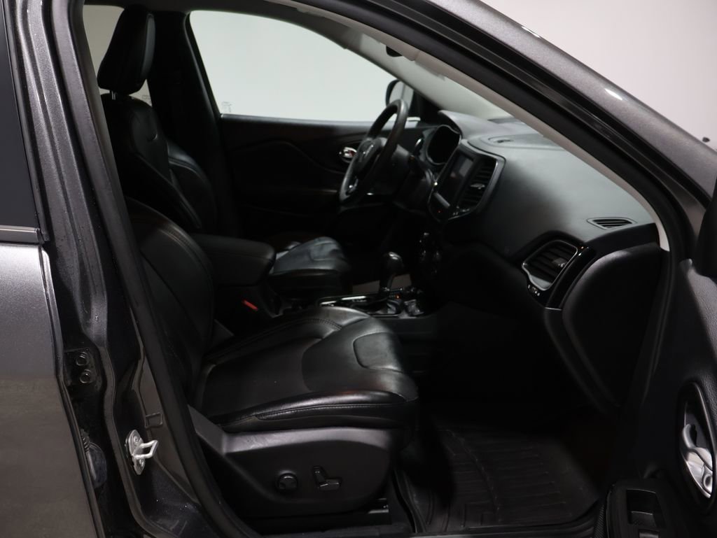 Used 2023 Jeep Cherokee Altitude Lux image 24