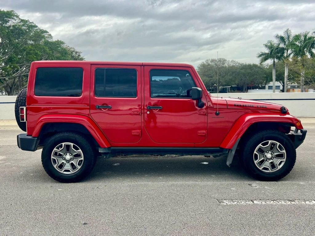 Used 2017 Jeep Wrangler Unlimited Rubicon w/ Connectivity Group image 9