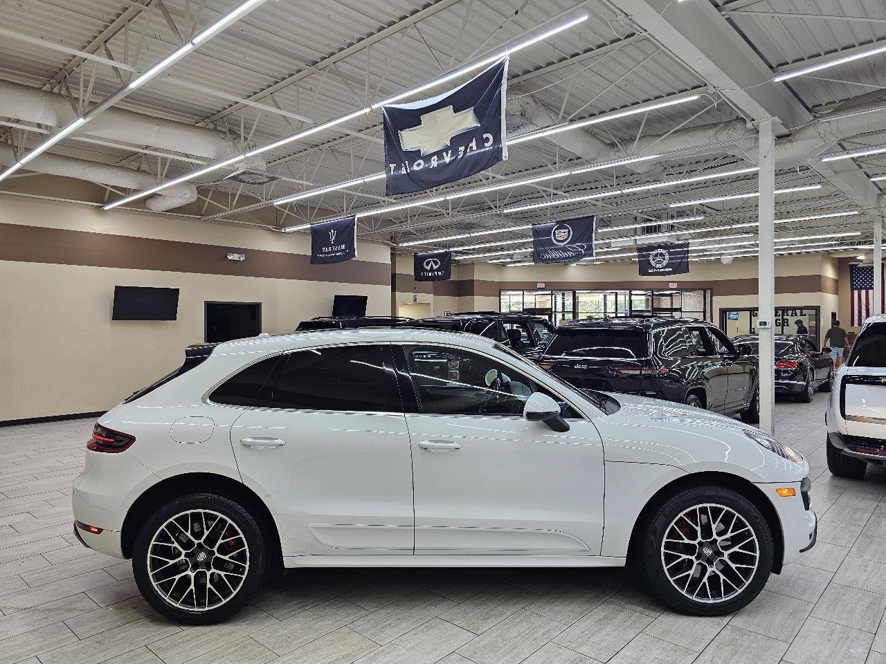 Used 2017 Porsche Macan Turbo AWD/4WD image 5