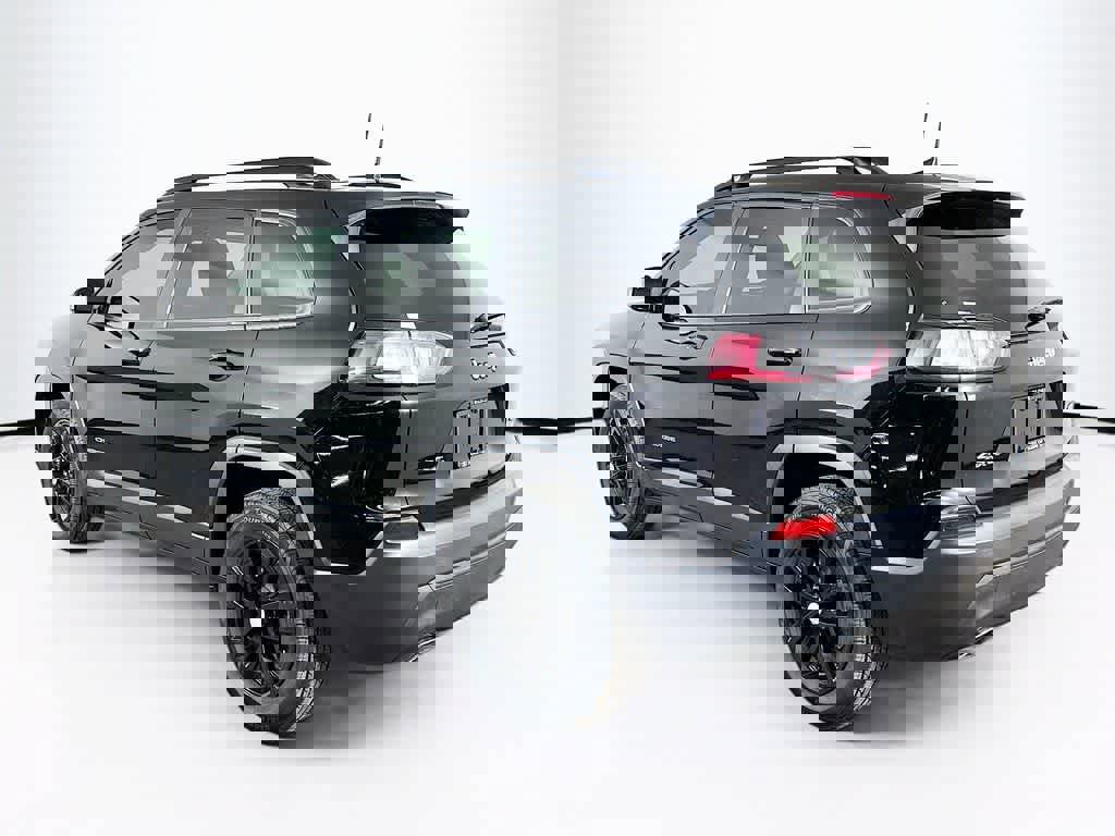 Used 2022 Jeep Cherokee Latitude Lux w/ Sun & Sound Group image 4