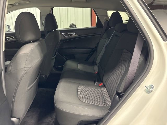 Used 2023 Kia Sportage LX AWD/4WD image 16