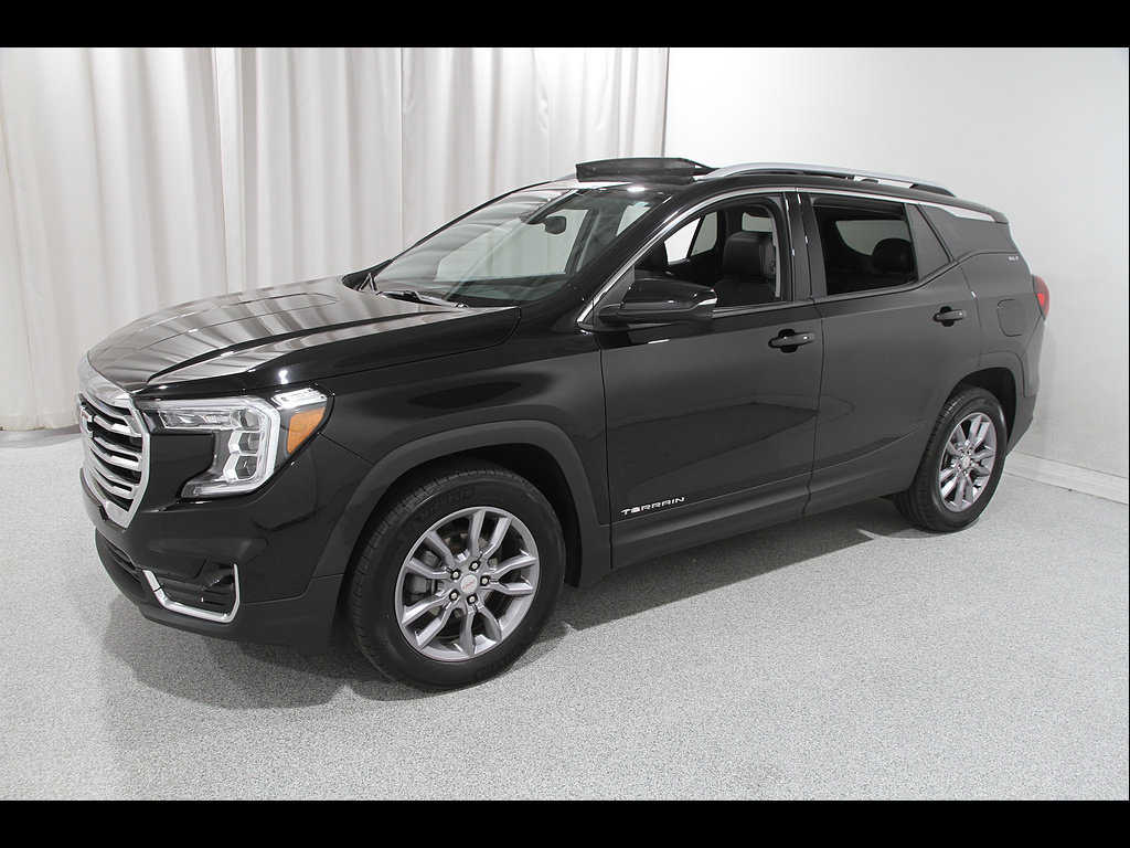 Certified 2022 GMC Terrain SLT w/ Infotainment Package II AWD/4WD image 3