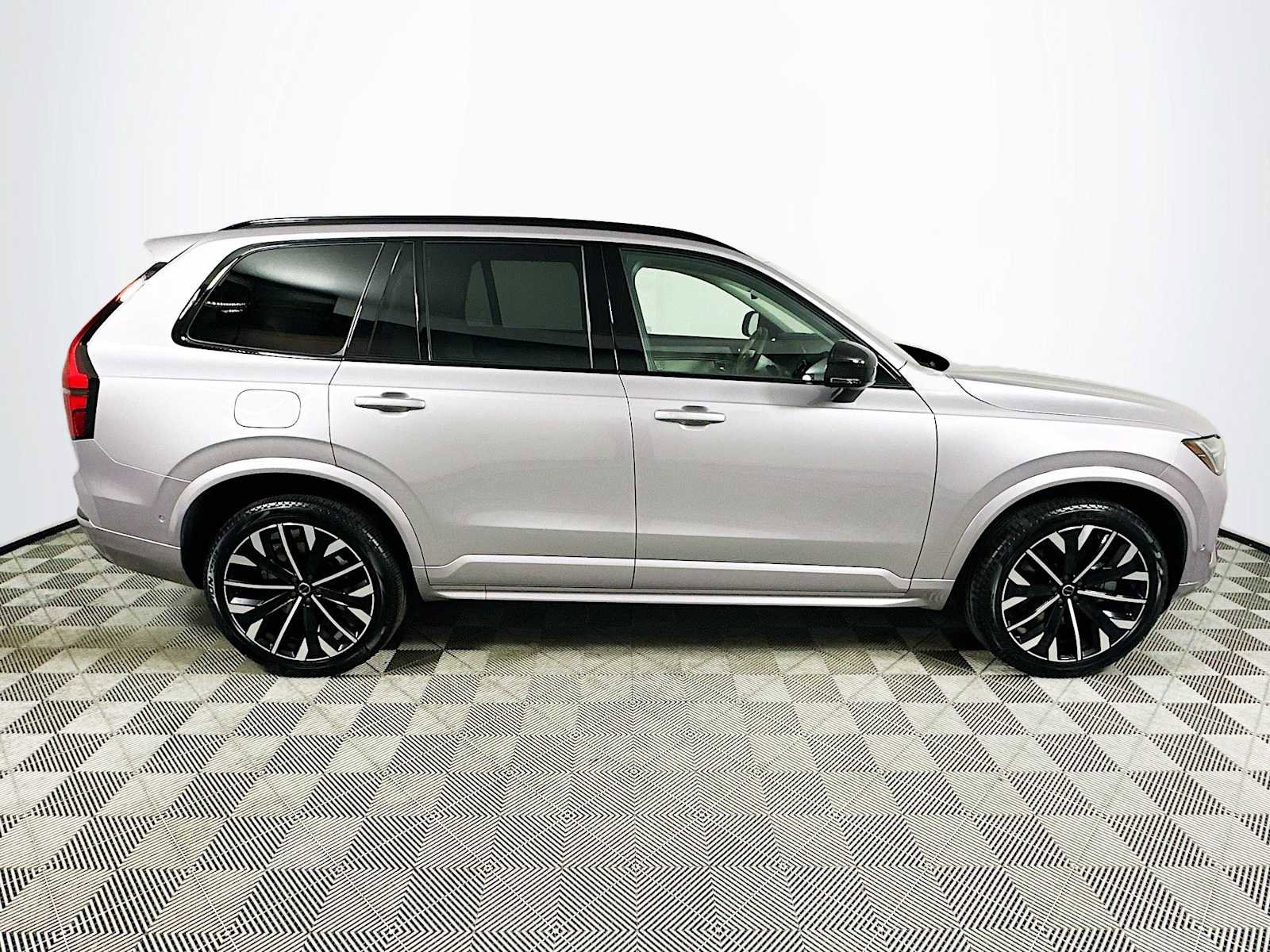 New 2026 Volvo XC90 T8 Ultra w/ Protection Package image 8