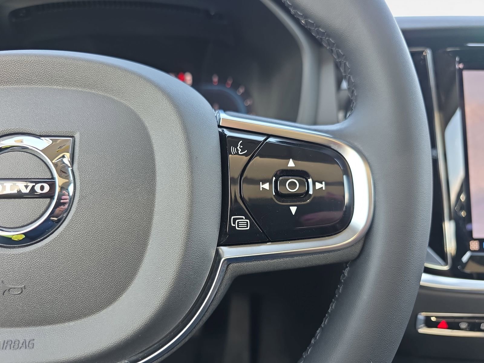 Used 2024 Volvo S60 B5 Plus image 17