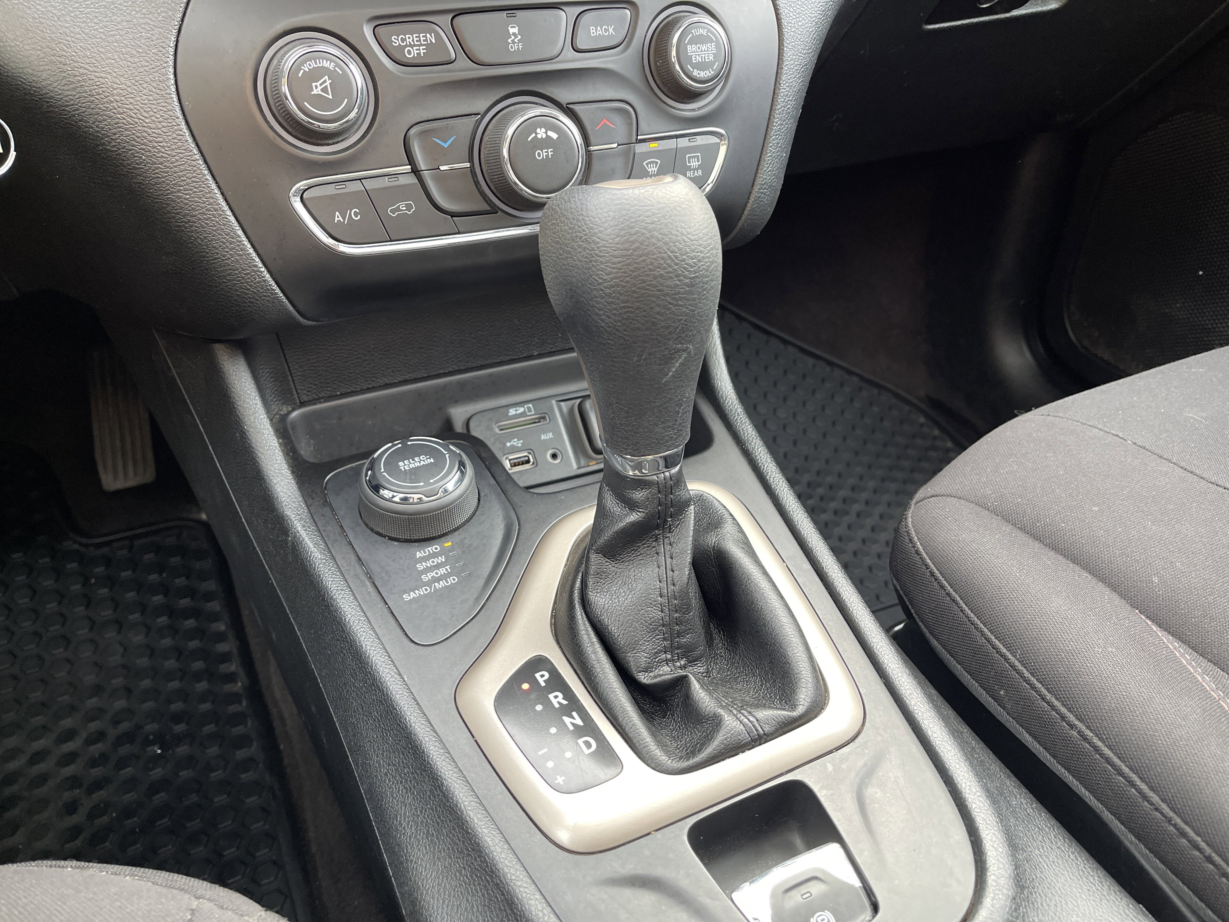 Used 2016 Jeep Cherokee 75th Anniversary image 21