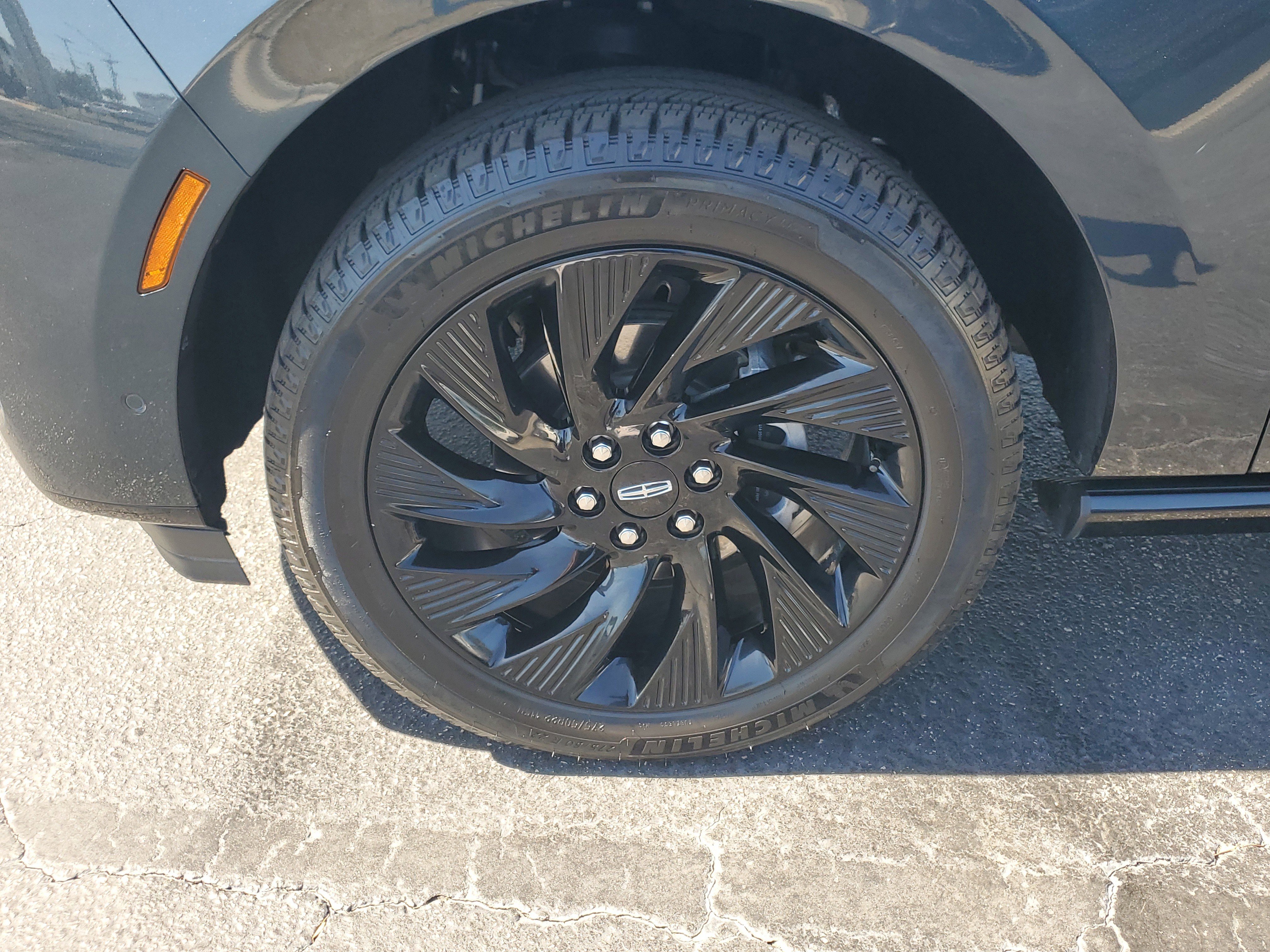 Used 2025 Lincoln Navigator L Reserve w/ Jet Appearance Package image 5