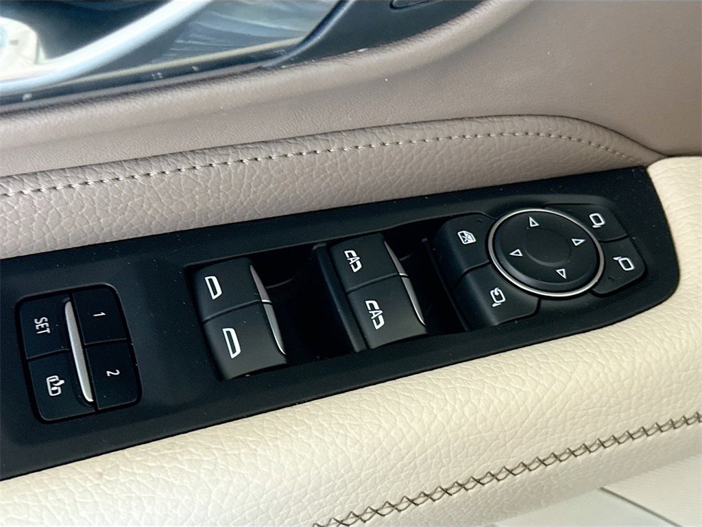 Used 2024 GMC Yukon XL Denali w/ Advanced Technology Package image 18