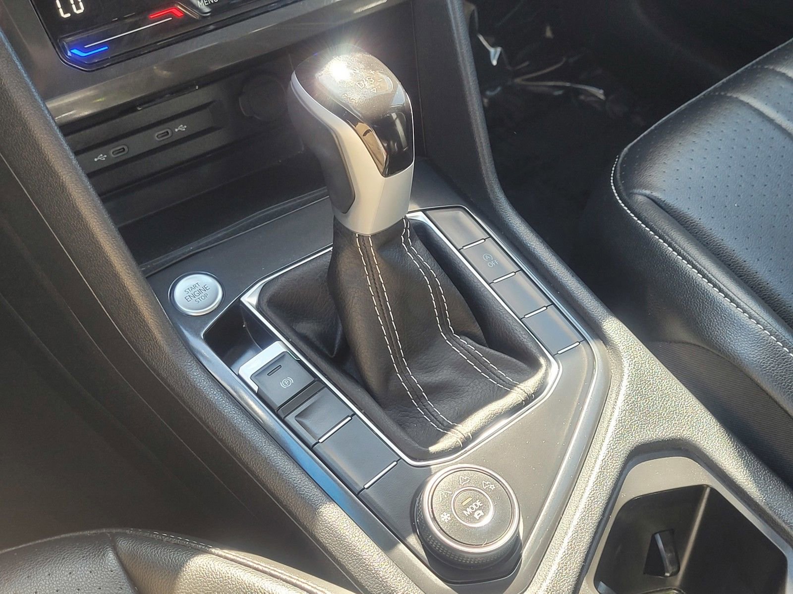 Used 2024 Volkswagen Tiguan SE image 27